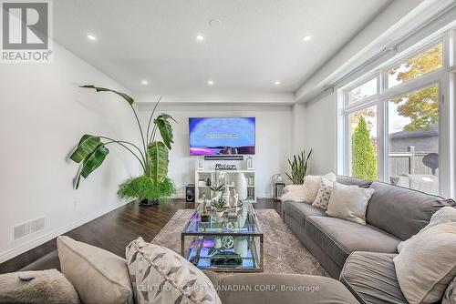 1852 Foxwood Avenue, London, ON - Indoor Photo Showing Living Room