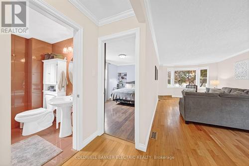 215 Wexford Avenue S, Hamilton (Delta), ON - Indoor