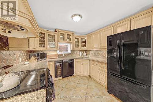 215 Wexford Avenue S, Hamilton (Delta), ON - Indoor Photo Showing Kitchen