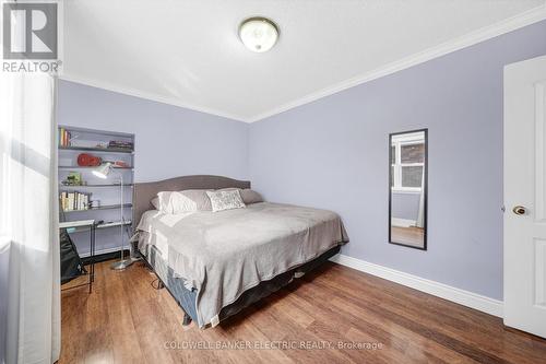 215 Wexford Avenue S, Hamilton (Delta), ON - Indoor Photo Showing Bedroom