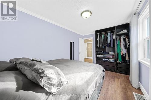 215 Wexford Avenue S, Hamilton (Delta), ON - Indoor Photo Showing Bedroom