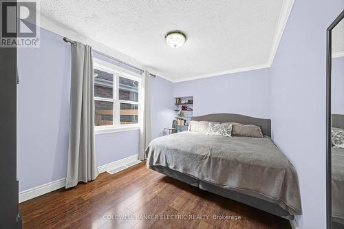 215 Wexford Avenue S, Hamilton (Delta), ON - Indoor Photo Showing Bedroom