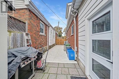 215 Wexford Avenue S, Hamilton (Delta), ON - Outdoor With Exterior