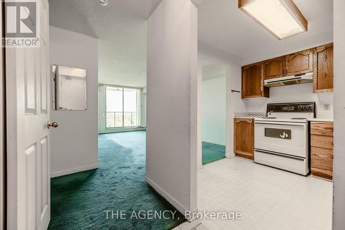 1112 - 1440 Heron Road S, Hunt Club - South Keys And Area, ON - Indoor Photo Showing Kitchen