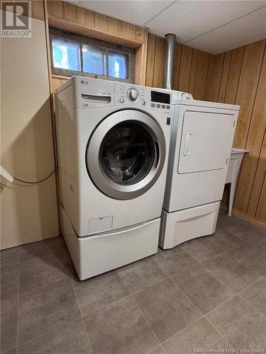 95 Landsdowne Street, Campbellton, NB - Indoor Photo Showing Laundry Room