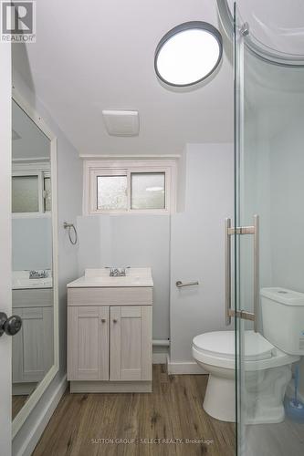 100 Mcclary Avenue, London, ON - Indoor Photo Showing Bathroom