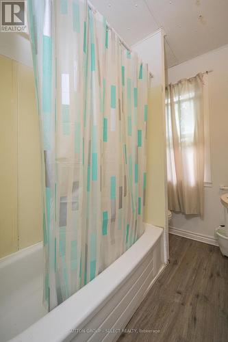 100 Mcclary Avenue, London, ON - Indoor Photo Showing Bathroom