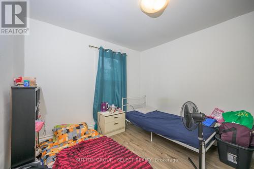 100 Mcclary Avenue, London, ON - Indoor Photo Showing Bedroom