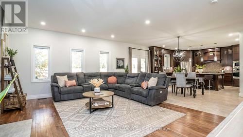 105 Union Avenue, Middlesex Centre (Komoka), ON - Indoor Photo Showing Living Room