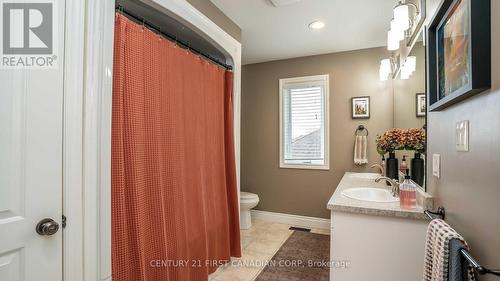 105 Union Avenue, Middlesex Centre (Komoka), ON - Indoor Photo Showing Bathroom