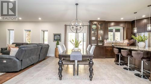 105 Union Avenue, Middlesex Centre (Komoka), ON - Indoor Photo Showing Dining Room