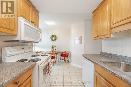 508 - 100 County Court Boulevard, Brampton, ON - Indoor Photo Showing Kitchen