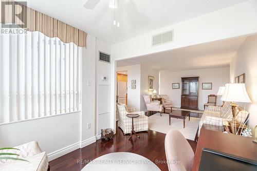 508 - 100 County Court Boulevard, Brampton, ON - Indoor Photo Showing Living Room