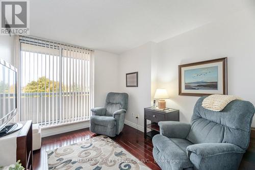 508 - 100 County Court Boulevard, Brampton, ON - Indoor Photo Showing Living Room