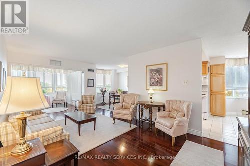 508 - 100 County Court Boulevard, Brampton, ON - Indoor Photo Showing Living Room