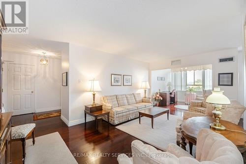 508 - 100 County Court Boulevard, Brampton, ON - Indoor Photo Showing Living Room