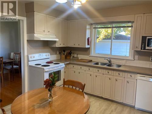 821 Haldimand Crescent, Cornwall, ON - Indoor Photo Showing Kitchen With Double Sink