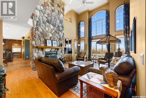 612 Green Avenue, Regina Beach, SK - Indoor Photo Showing Living Room With Fireplace