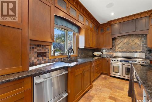 612 Green Avenue, Regina Beach, SK - Indoor Photo Showing Kitchen With Double Sink