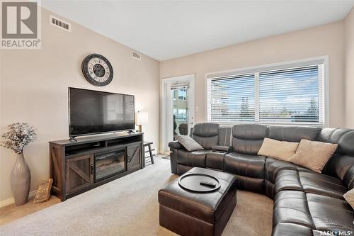 204 102 Armistice Way, Saskatoon, SK - Indoor Photo Showing Living Room