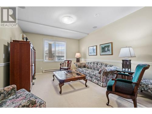 3512 Ridge Boulevard Unit# 15, West Kelowna, BC - Indoor Photo Showing Living Room