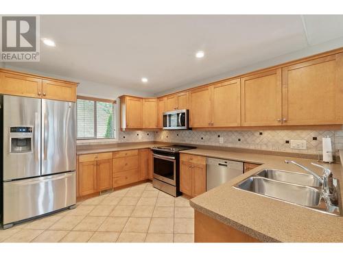 3512 Ridge Boulevard Unit# 15, West Kelowna, BC - Indoor Photo Showing Kitchen With Double Sink