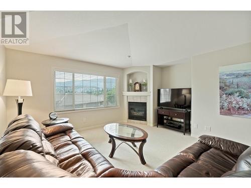 3512 Ridge Boulevard Unit# 15, West Kelowna, BC - Indoor Photo Showing Living Room With Fireplace