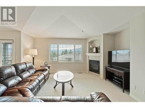 3512 Ridge Boulevard Unit# 15, West Kelowna, BC - Indoor Photo Showing Living Room With Fireplace