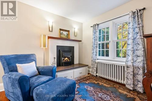 476 2Nd Avenue W, Owen Sound, ON - Indoor Photo Showing Living Room With Fireplace