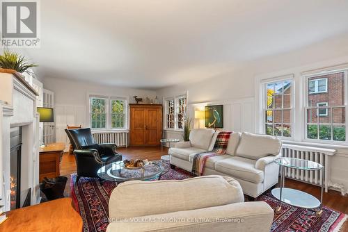 476 2Nd Avenue W, Owen Sound, ON - Indoor Photo Showing Living Room