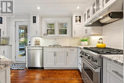 476 2Nd Avenue W, Owen Sound, ON - Indoor Photo Showing Kitchen With Upgraded Kitchen