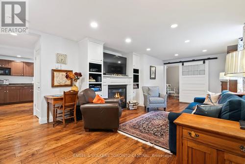 476 2Nd Avenue W, Owen Sound, ON - Indoor Photo Showing Living Room With Fireplace