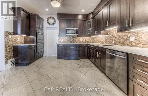 52 Adam Street, Cambridge, ON - Indoor Photo Showing Kitchen With Upgraded Kitchen