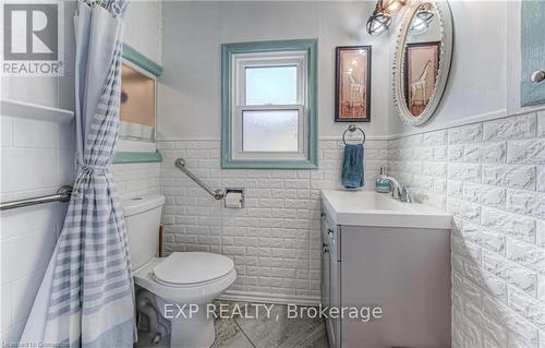 52 Adam Street, Cambridge, ON - Indoor Photo Showing Bathroom