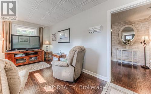 52 Adam Street, Cambridge, ON - Indoor Photo Showing Living Room