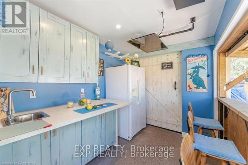 52 Adam Street, Cambridge, ON - Indoor Photo Showing Kitchen