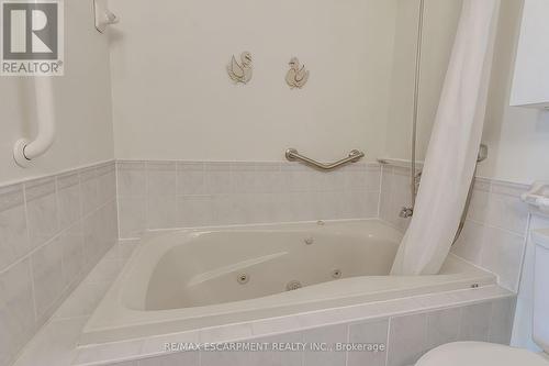 165 Gagliano Drive, Hamilton, ON - Indoor Photo Showing Bathroom