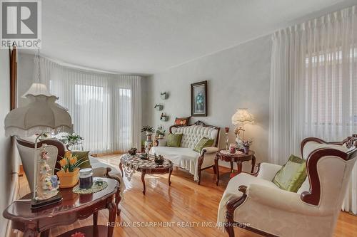 165 Gagliano Drive, Hamilton, ON - Indoor Photo Showing Living Room