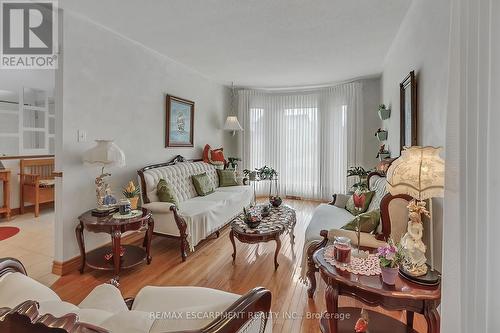 165 Gagliano Drive, Hamilton, ON - Indoor Photo Showing Living Room