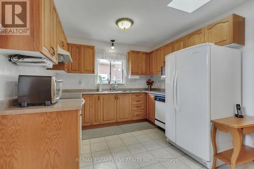 165 Gagliano Drive, Hamilton, ON - Indoor Photo Showing Kitchen