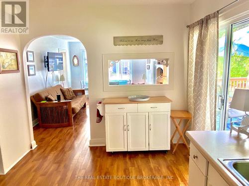 322 Oxford Avenue, Fort Erie, ON - Indoor Photo Showing Kitchen