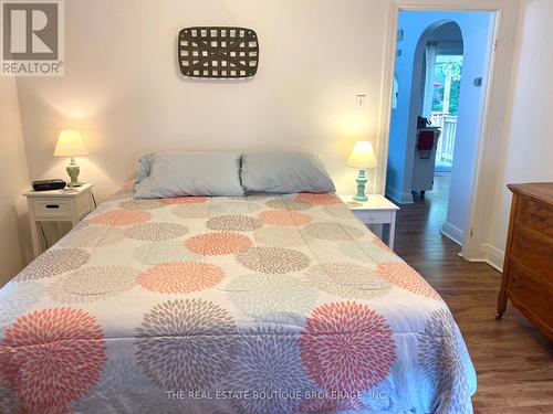 322 Oxford Avenue, Fort Erie, ON - Indoor Photo Showing Bedroom