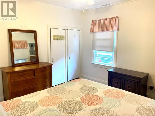 322 Oxford Avenue, Fort Erie, ON - Indoor Photo Showing Bedroom