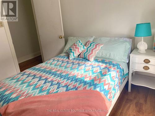 322 Oxford Avenue, Fort Erie, ON - Indoor Photo Showing Bedroom