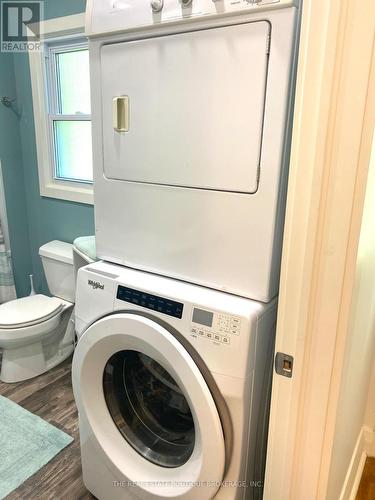 322 Oxford Avenue, Fort Erie, ON - Indoor Photo Showing Laundry Room