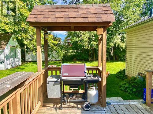 322 Oxford Avenue, Fort Erie, ON - Outdoor With Deck Patio Veranda With Exterior