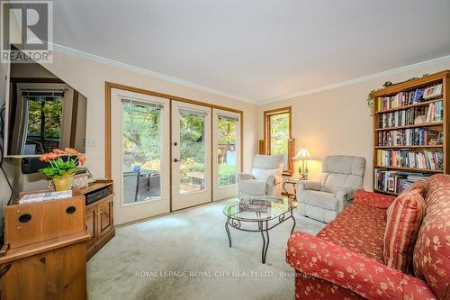 43 Mont Street, Guelph, ON - Indoor Photo Showing Living Room