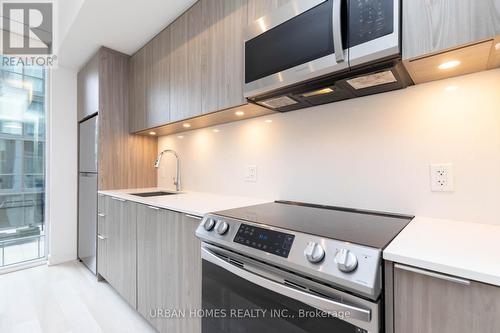 608 - 357 King Street W, Toronto, ON - Indoor Photo Showing Kitchen