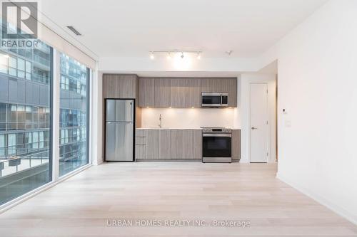 608 - 357 King Street W, Toronto, ON - Indoor Photo Showing Kitchen