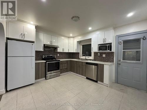 1715 Stevenson Road N, Oshawa, ON - Indoor Photo Showing Kitchen